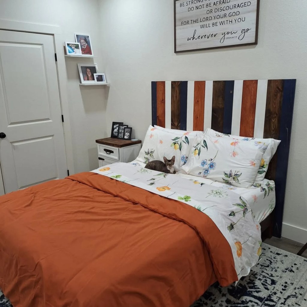 Great deal on these microfiber sheets w/4 pillowcases and awesome $18 duvet&nbsp;cover!